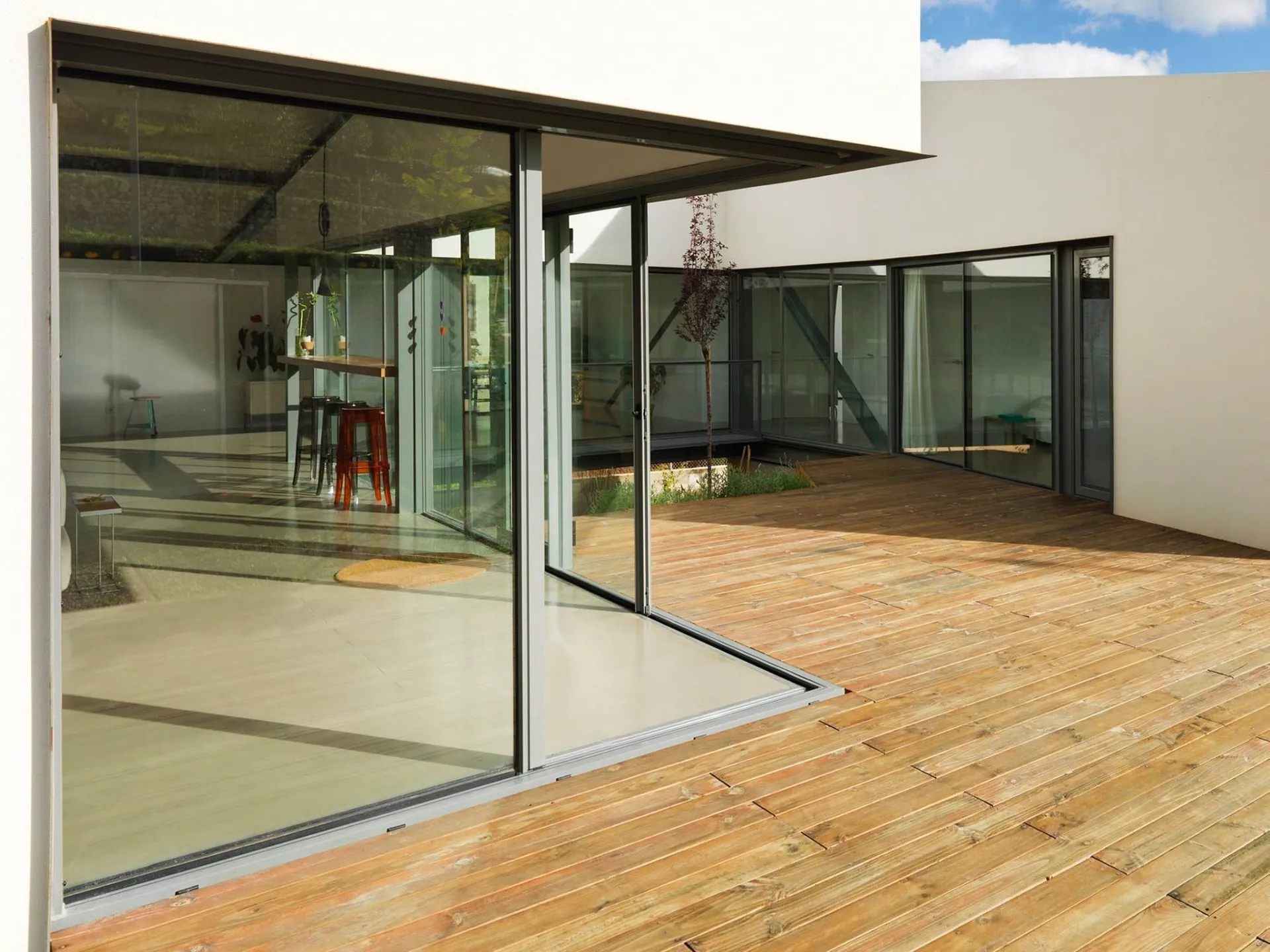 corner minimal frame sliding doors